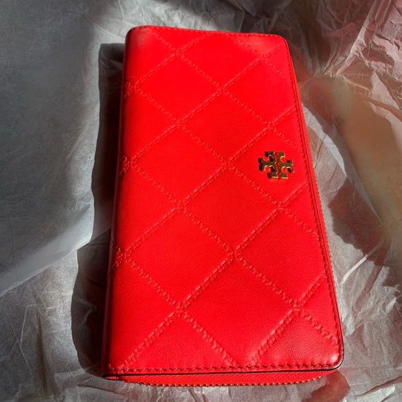 Tory Burch Georgia zip continental wallet. - Picture 7 of 9